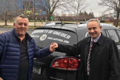 Artisti-i-vertet-ne-cdo-rrethane-e-gjen-shtepine-e-tij.