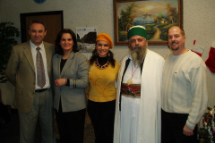 Kengetarja-Ermanda-Durmishi-me-bashkeshortin-dhe-Baba-Mondi