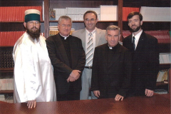 NJE-KUJTIM-ME-KLERIKET-E-KOMUNITETIT-SHQIPTAR-TE-MICHIGANIT-USAMBAS-BISEDES-TE-ORGANIZUAR-NGA-ALBTVUSA-PER-HERE-TE-PARENE-KISHEN-E-SHENPAL